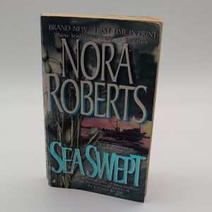 💵2/$10Bundle and Save💵Nora Roberts 'Sea Swept' Paperback